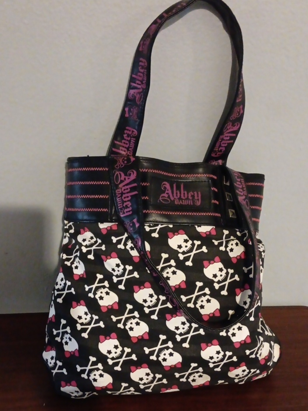 Abbey Dawn Black Tote with Pink & White Skull Pattern (Avril Lavigne)